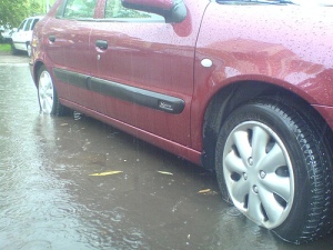 car-in-flood-ikex